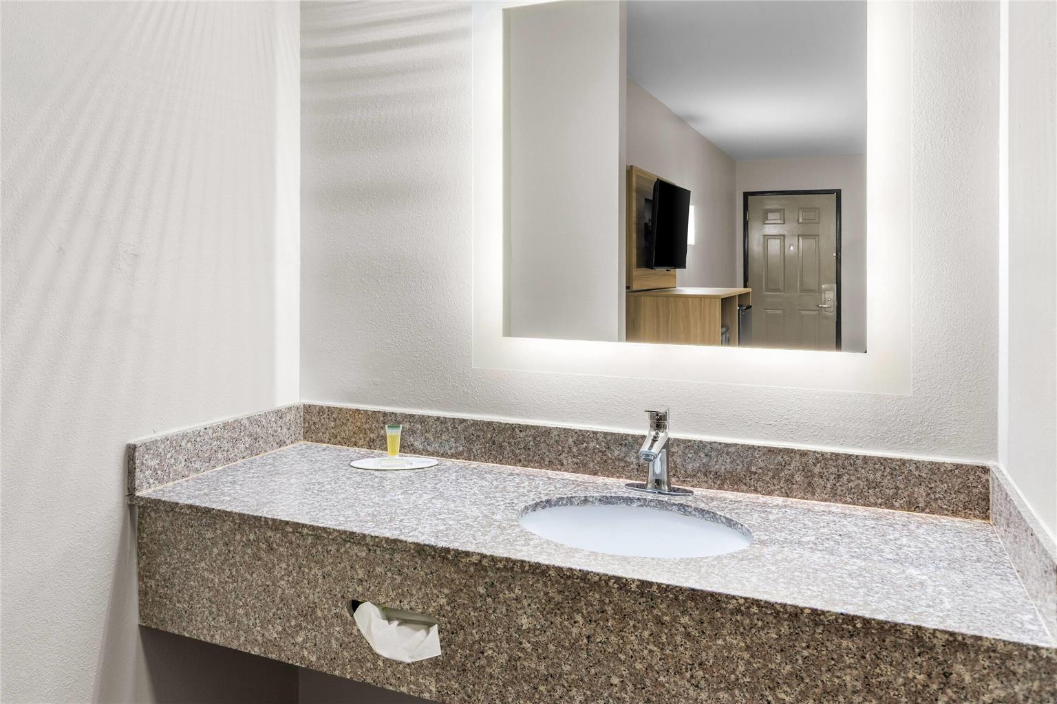 Days Inn by Wyndham Enterprise - photo 15