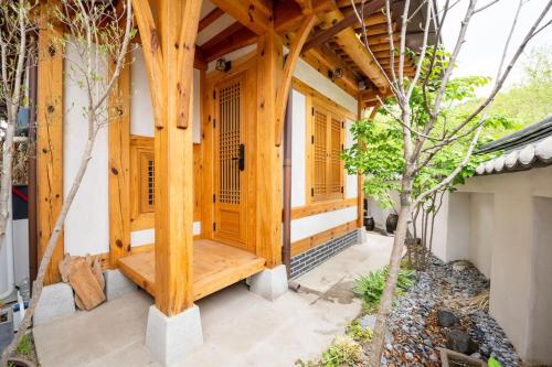 IRIRU Luxury Hanok Stay Eunpyung Hanok village — 4-Star Luxury Hotel in Seoul, South Korea