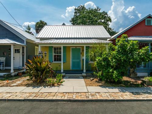 Casa Amarillo l Steps to Historic District — 4-Star Luxury Hotel in Saint Augustine, United States
