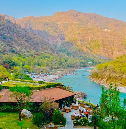 Aloha On Sacred Ganges With Infinity Pool - carbon neutral hotel in Rishikesh