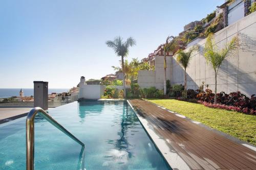 Casa Castanheta — 4-Star Luxury Hotel in Camara De Lobos, Portugal