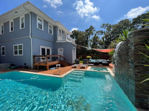 GrandCraftsman style home with pool and hot tub center to all of New Orleans — 4-Star Luxury Hotel in New Orleans, United States