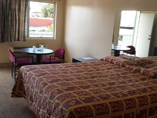 Foxy's Motor Inn on Florence & Hoover St - photo 15