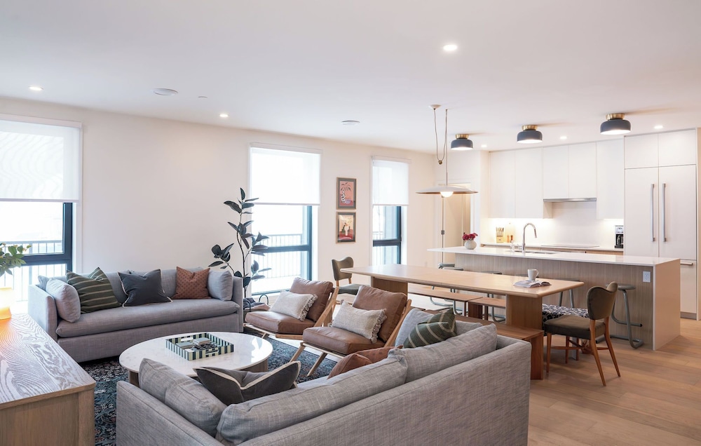 Revel and Rest by Revelstoke Vacations in Revelstoke, Canada