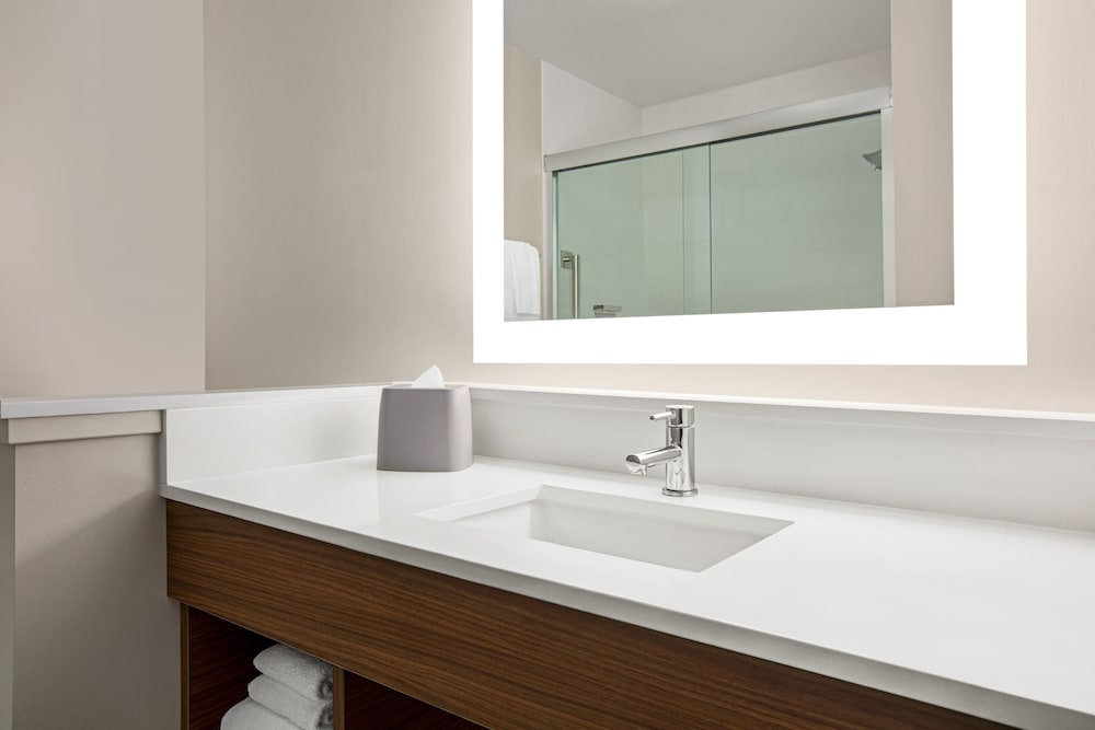 Holiday Inn Express and Suites Ukiah by IHG - photo 32