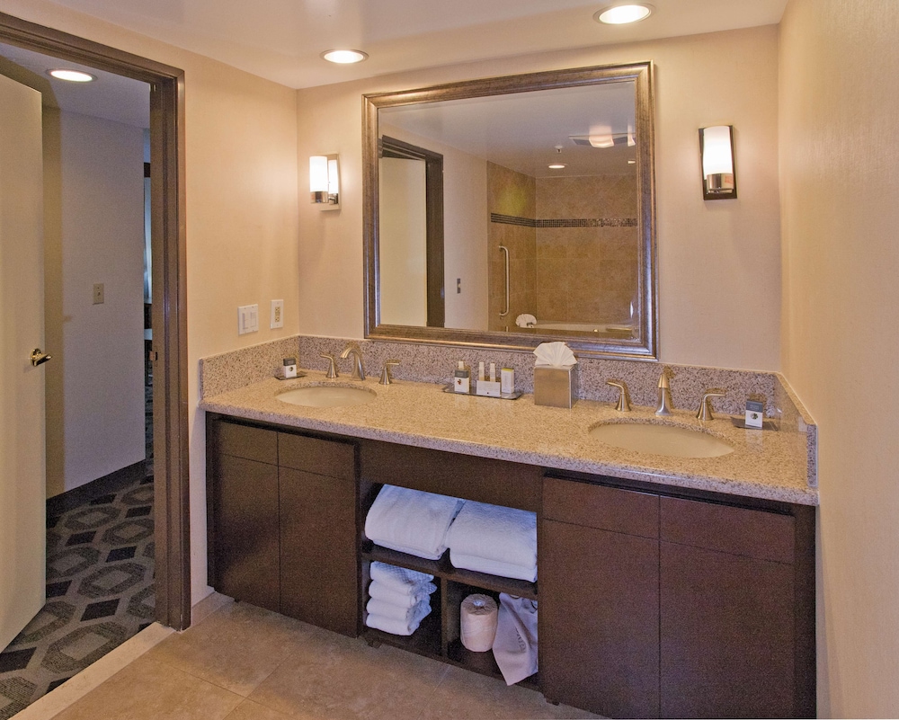 DoubleTree by Hilton Los Angeles Rosemead - photo 38