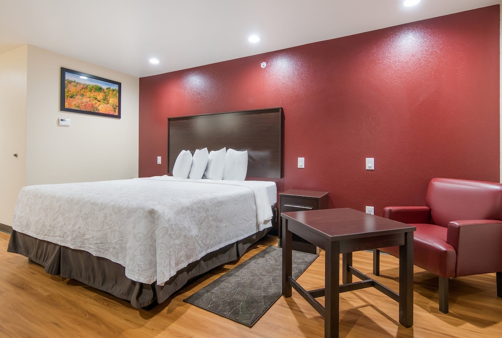 Red Roof Inn PLUS Fort Worth Burleson - photo 22