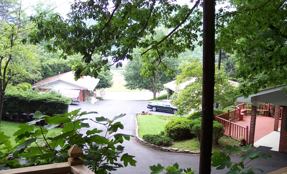 Mountain Aire Cottages & Inn - photo 260