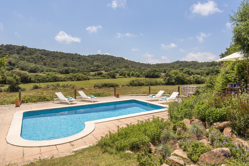 Finca Biniagorra Nou - carbon neutral hotel in Mao