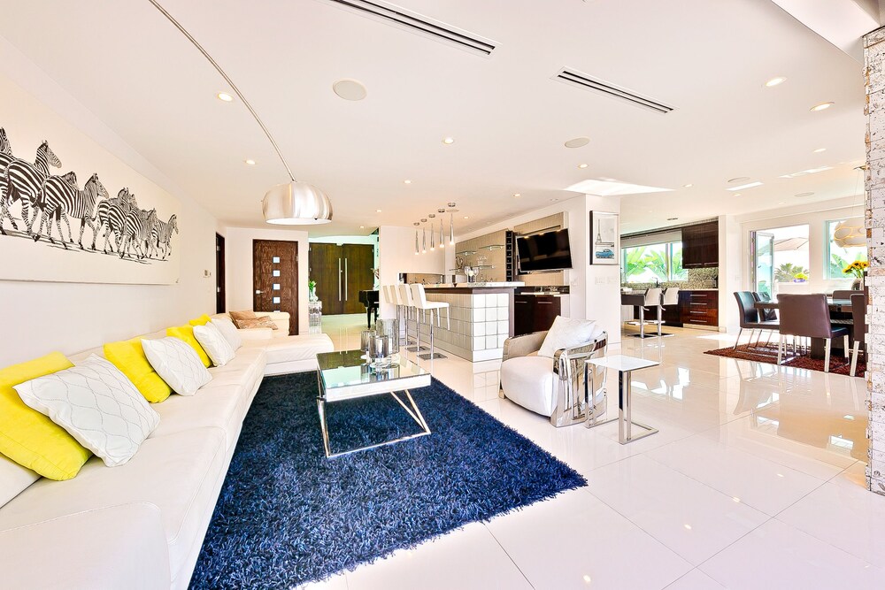 Hollywood Estate With Stunning Views - photo 29