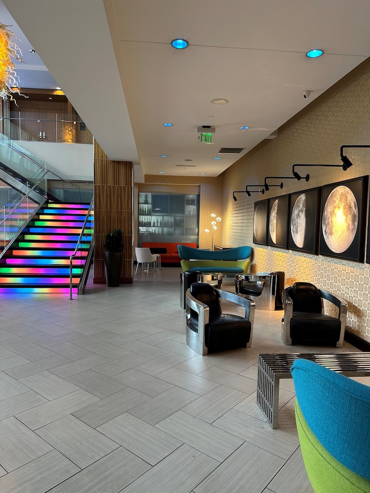 Moonrise Hotel - photo 5