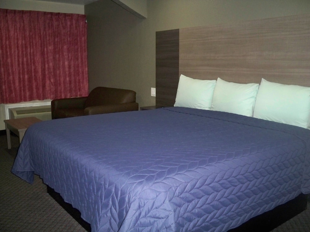 Scottish Inn & Suites - photo 26