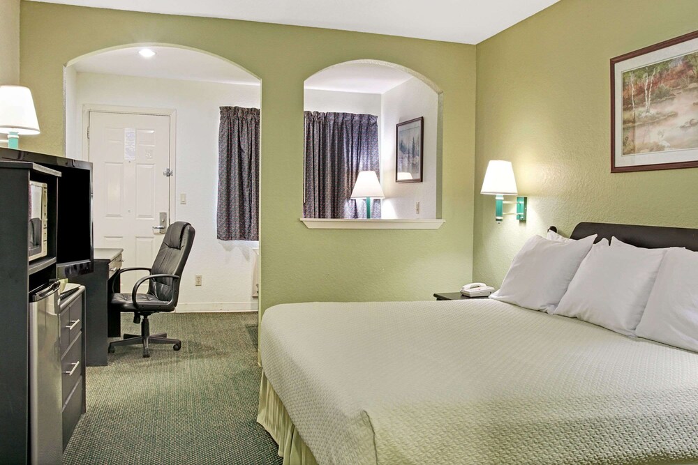 Days Inn by Wyndham El Campo TX - photo 9