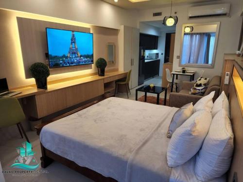 Luxurious Studio Unit w Queen bed@ Aeon Tower 1733 — 4-Star Luxury Hotel in Davao, Philippines