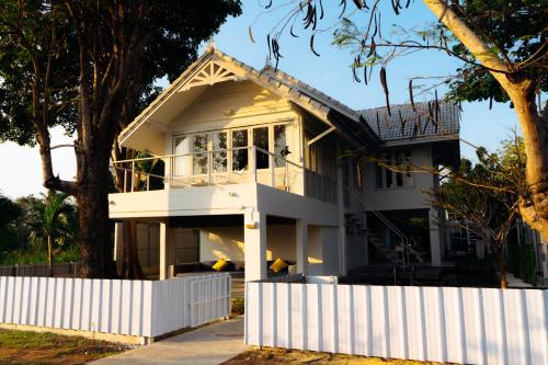 Baan Song Nam บ้านสองน้ำ in Tha Yang, Thailand