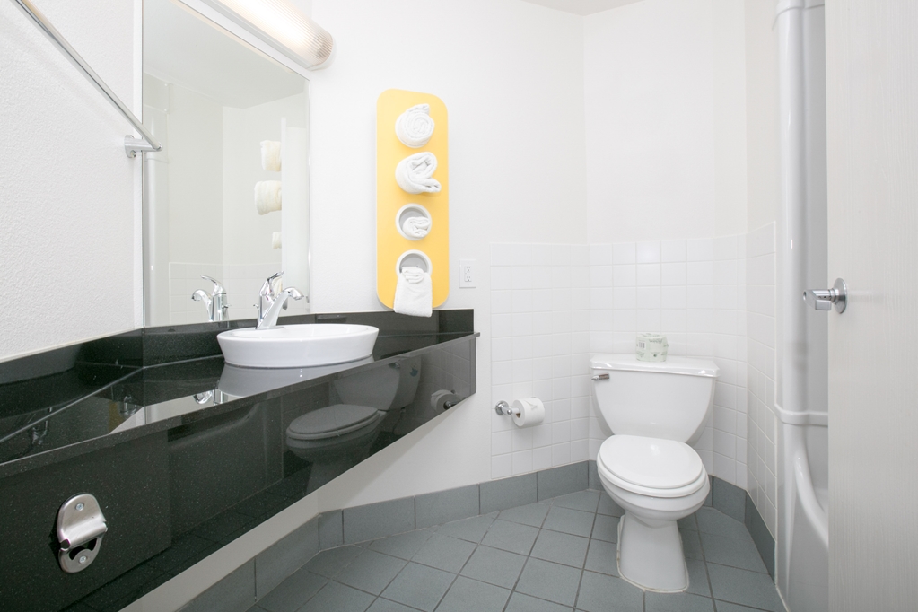 Motel 6 Brooklyn Center MN Minneapolis - photo 25