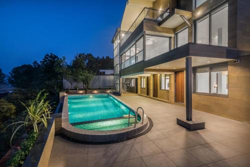 SaffronStays Mountain Rizz 6BR veg only villa with infinity pool & valley views — 4-Star Luxury Hotel in Panchgani, India