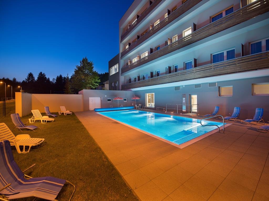 Ea Hotel Kraskov — hotel in Tremosnice