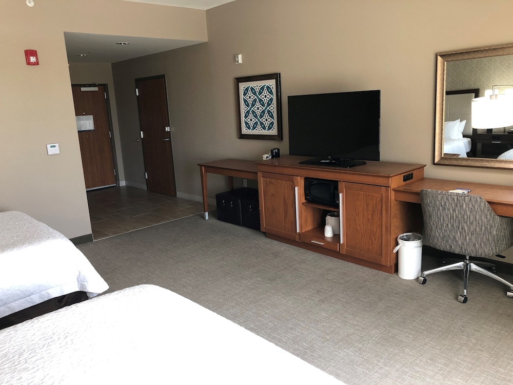Hampton Inn & Suites Tampa Busch Gardens Area - photo 7