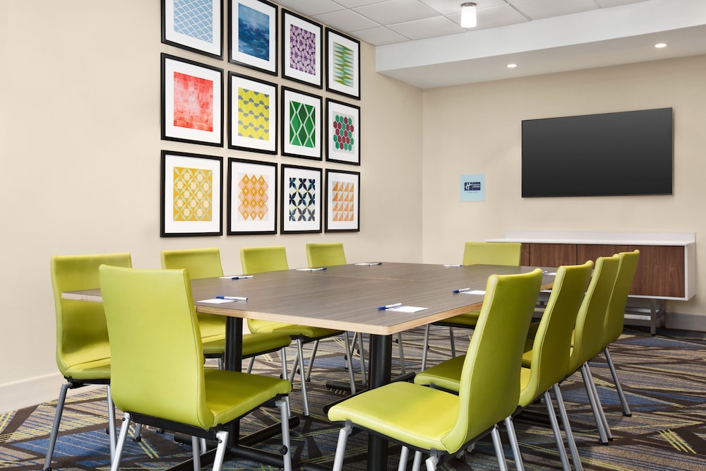 Holiday Inn Express and Suites Ukiah by IHG - photo 60