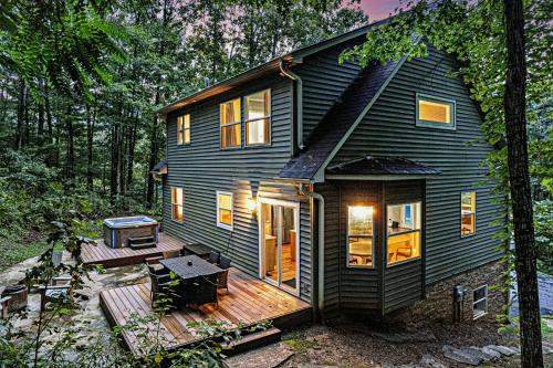 Highland Hideaway by Carolina Mornings in Asheville, United States