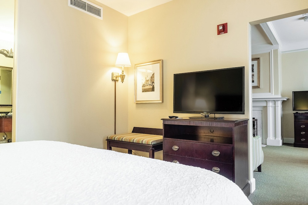 Hampton Inn & Suites Birmingham Downtown Tutwiler - photo 17