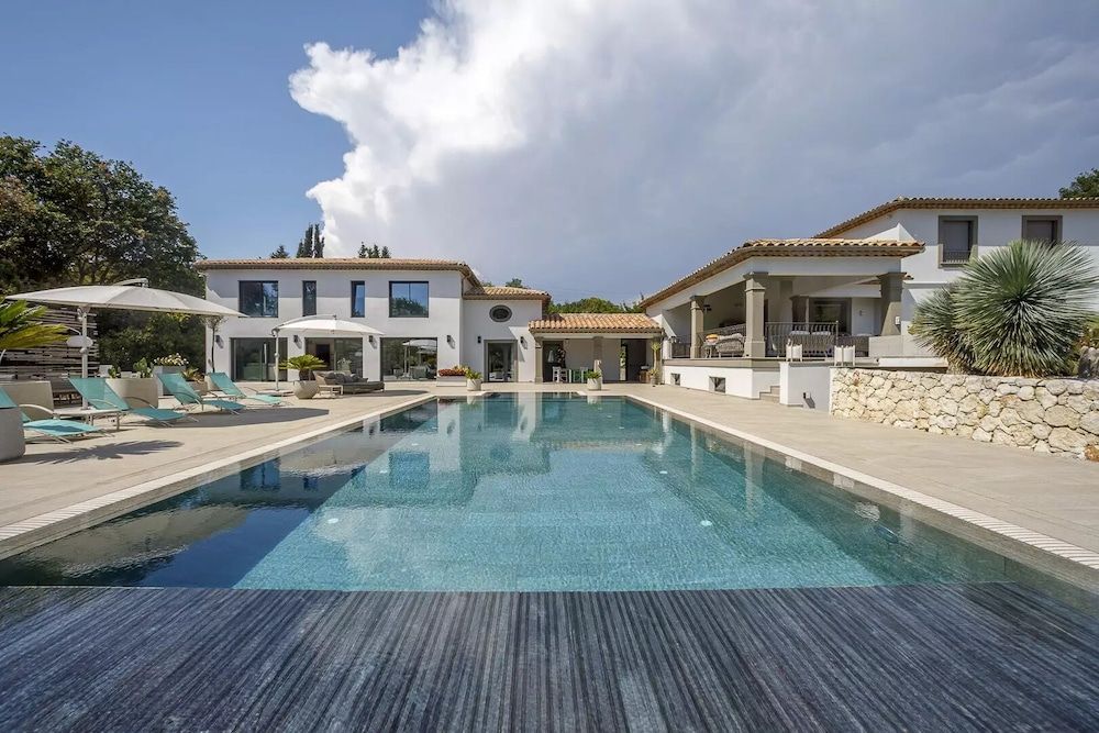 Luxury Zen — 4-Star Luxury Hotel in Le Bar-Sur-Loup, France