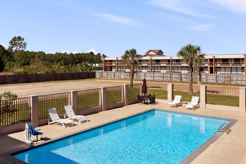 Super 8 by Wyndham Gulfport Airport NW Near Biloxi - photo 7