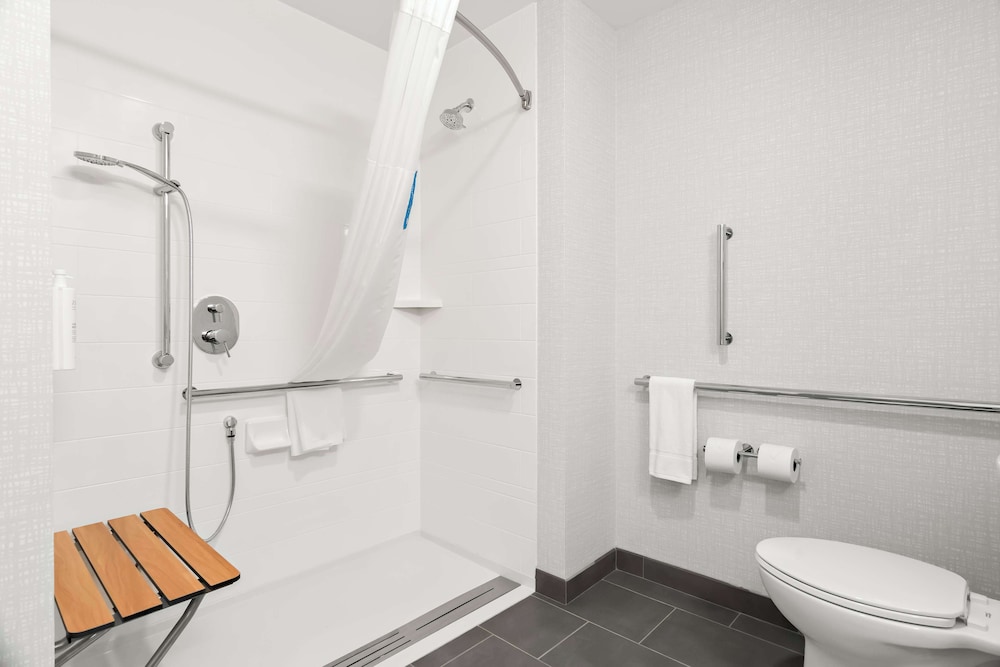 Hampton Inn & Suites by Hilton Chicago Medical District UIC - photo 34
