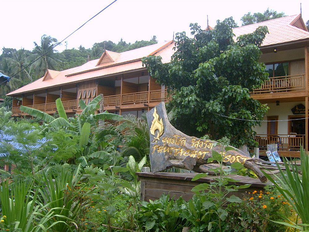 Phuttachot Resort Phi Phi in Phi Phi Don, Thailand