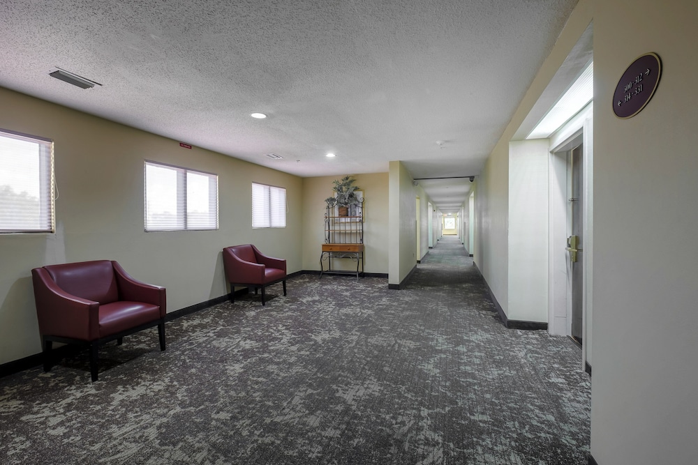 Red Roof Inn Pensacola Fairgrounds - photo 2