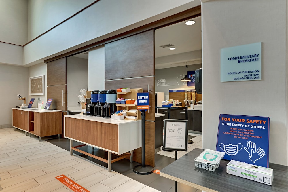 Holiday Inn Express Hotel & Suites Weatherford by IHG - photo 61