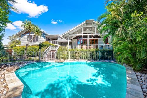 Serenity Mudjimba Pet Friendly Holiday Home — 4-Star Luxury Hotel in Mudjimba, Australia