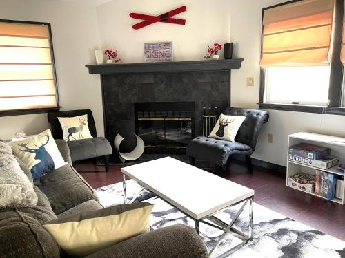 Gorgeous Ski On Off 2 Br Sleeps 8 Jiminy Must See Luxury — 4-Star Luxury Hotel in Hancock, United States