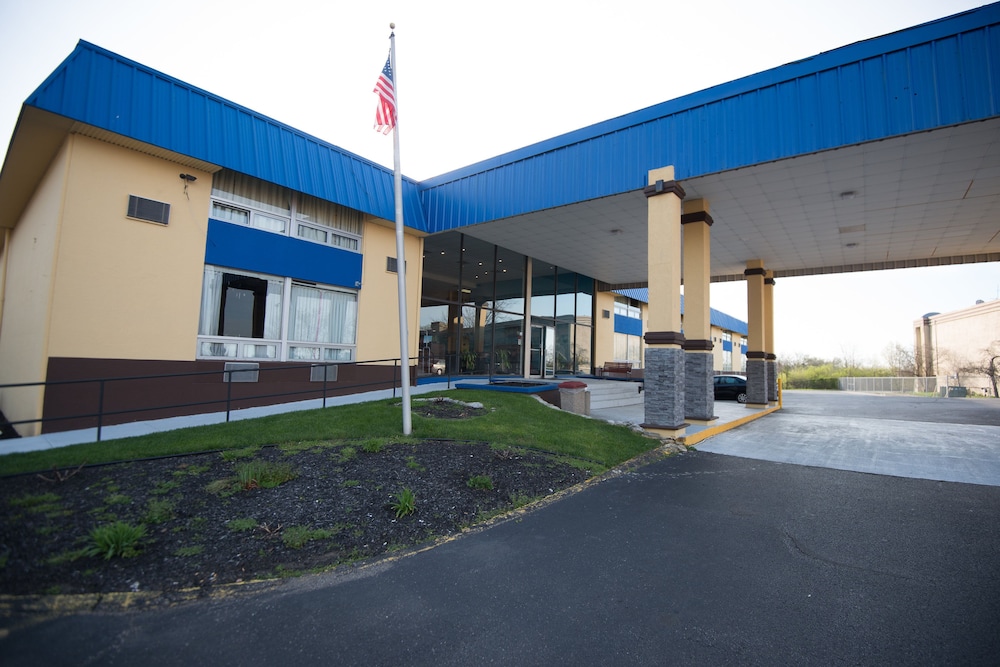Days Inn by Wyndham Fort Wright Cincinnati Area - photo 44