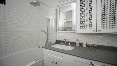Superior 2BR Apartment In Vake By Wehost