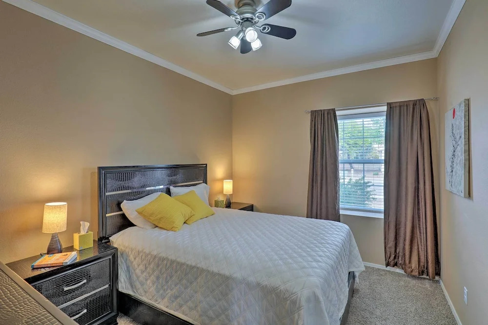 Tucson Getaway with Yard Pool Hot Tub And Gas Grill in Tucson, United States