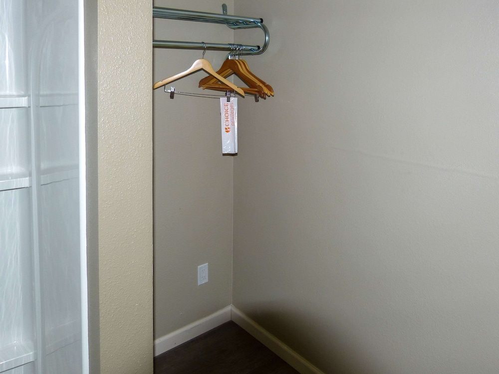 Rodeway Inn & Suites Ontario - photo 15