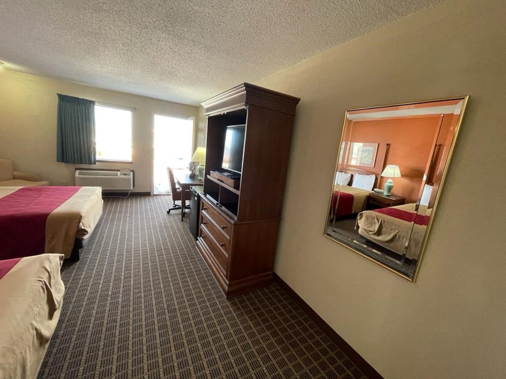 Knights Inn By Capital O Emporia I 35 - photo 47