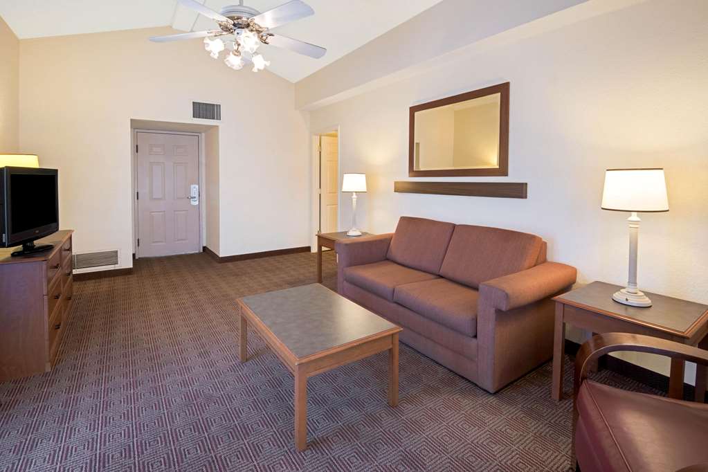 La Quinta Inn by Wyndham San Antonio Market Square - photo 28