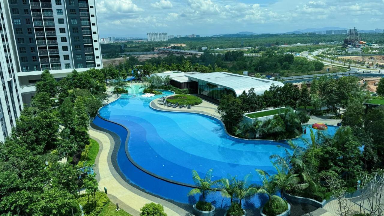 Bandar Gamuda Cove Splash Mania Fully Air Con Suite 42700 Banting Selangor — 4-Star Luxury Hotel in Banting, Malaysia