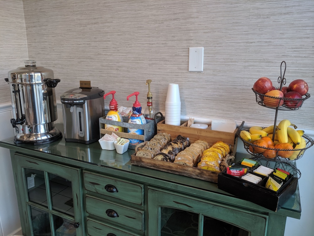 Shoreline Suites & Cabana Cottages - photo 120