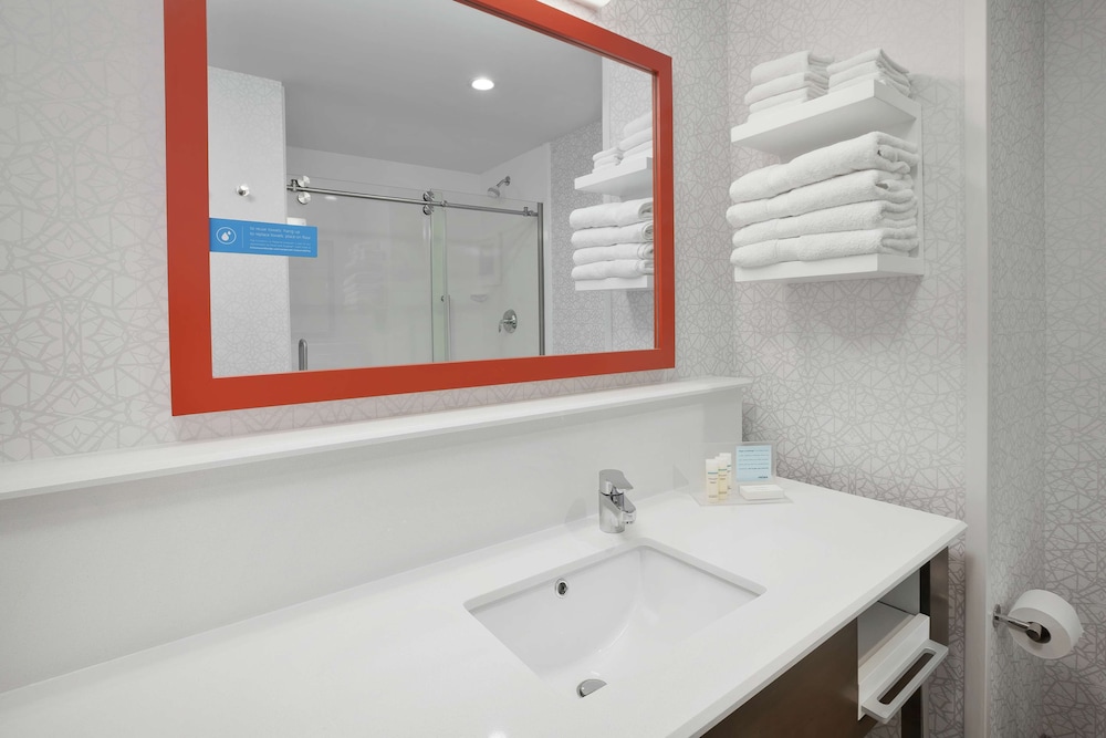 Hampton Inn & Suites Grandville Grand Rapids South - photo 18