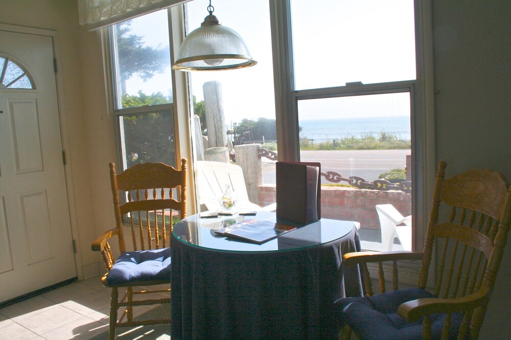Captains Cove Inn - photo 9