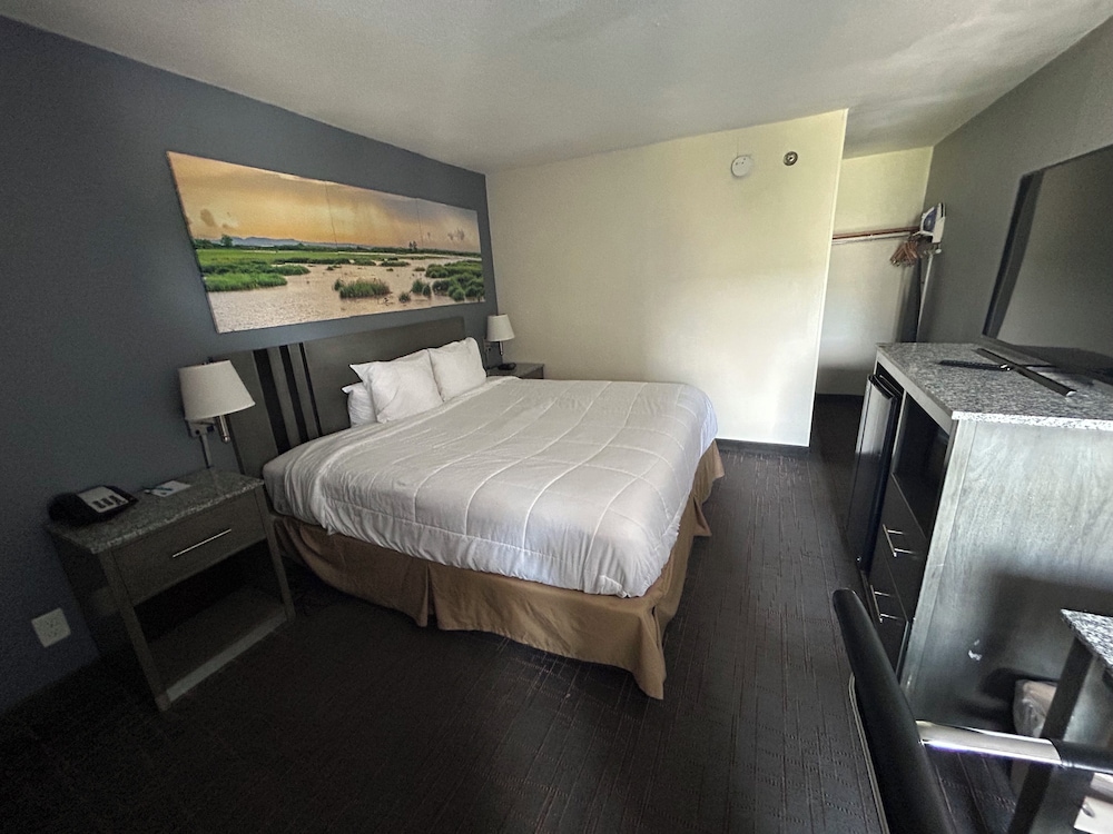 Clarion Pointe Greensboro Coliseum Area - photo 15