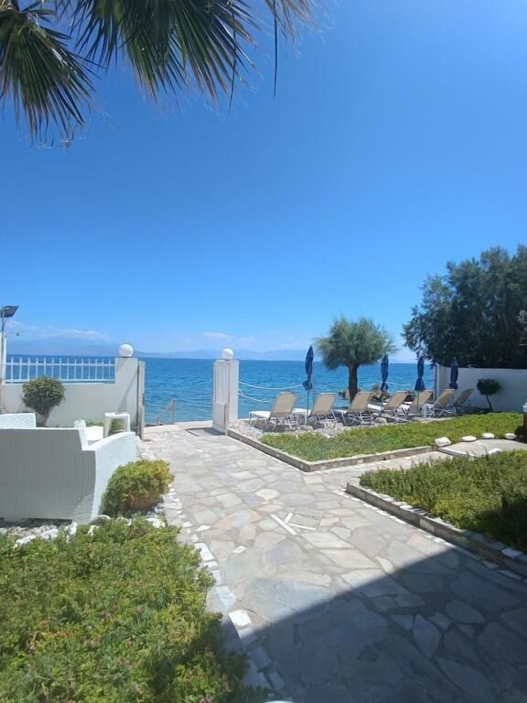 Villa Constantina Apartments — 4-Star Luxury Hotel in Korinthos, Greece