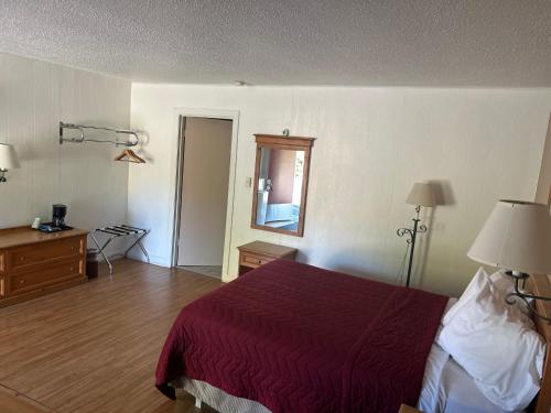 Redwood Arms Motel - photo 4