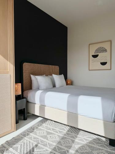 3 Room Luxury Design Apartment with Airconditioning Close to Gent St Pieters Station — 4-Star Luxury Hotel in Gent, Belgium