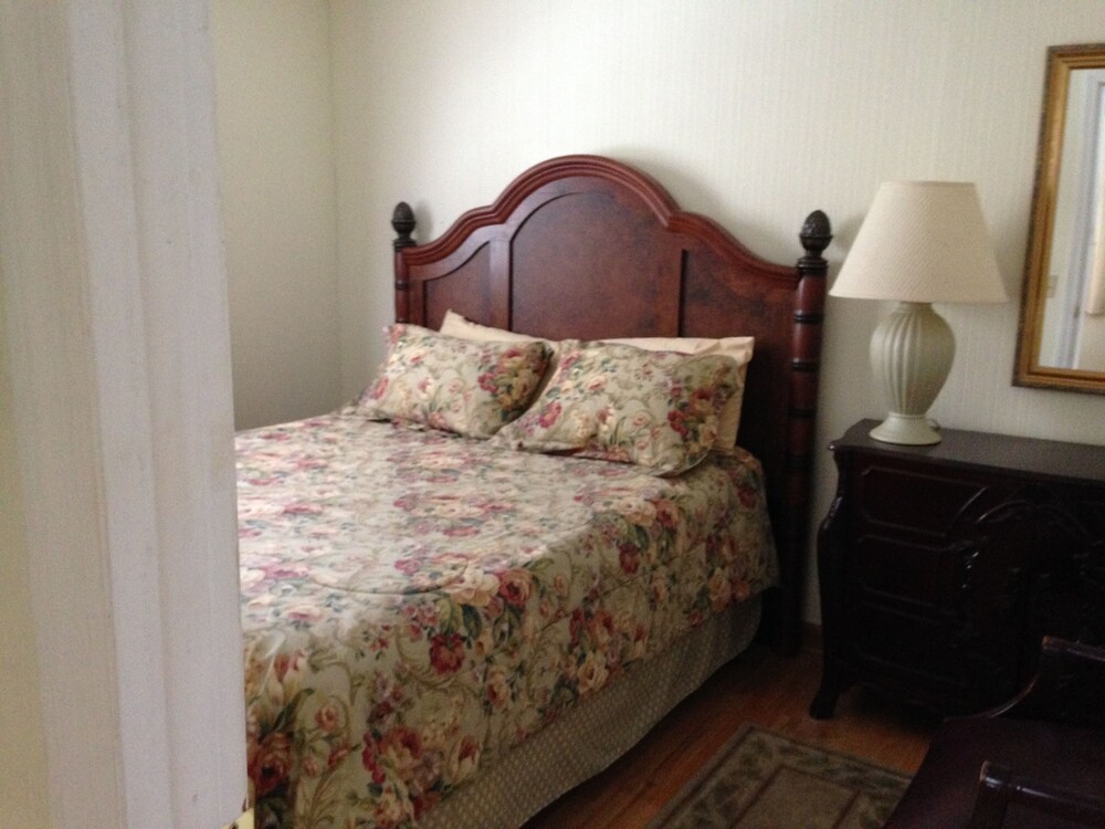 Phillips Historic Motel & Cottages - photo 27