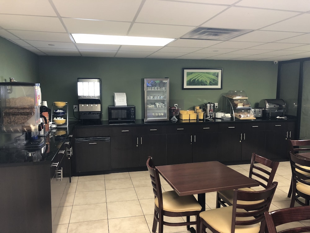 Days Inn by Wyndham Brooklyn Borough Park - photo 35